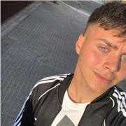 Me defino una persona honesta y sincera. Soy muy tranquilo, y me gusta que me entiendan. Soy muy ayudante y perseverante día a día, de modo que me gusta también que lo sean los demás. Me gustaría dar clases a gente, que no tiene experiencia en este sector